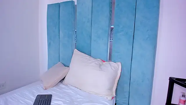 AlexxaSmall online show from 03.21.25