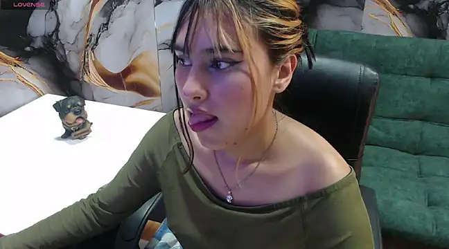 Snapshot of emily_fox_3 chatting on 02.10.25 emily fox 3 online show from 02.10.25