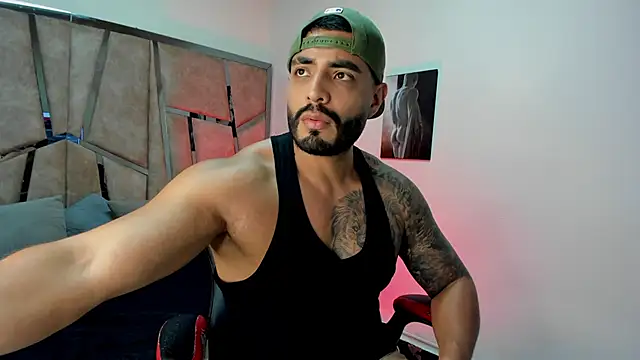 Snapshot of LeandroRusso chatting on 02.01.25 LeandroRusso online show from 02.01.25