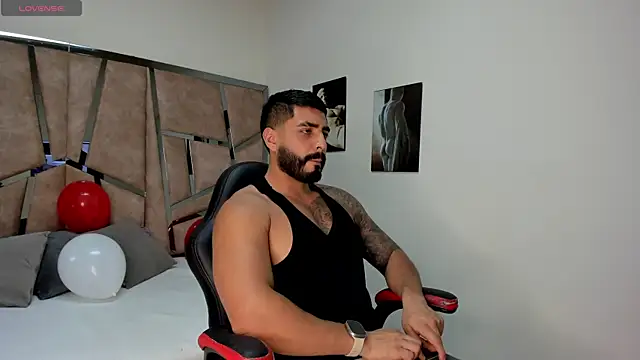 Snapshot of LeandroRusso chatting on 02.15.25 LeandroRusso online show from 02.15.25