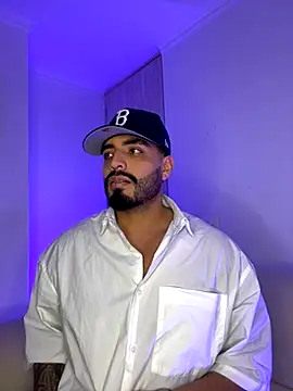 Snapshot of LeandroRusso chatting on 09.17.25 LeandroRusso online show from 09.17.25