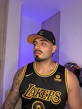 Snapshot of LeandroRusso chatting on 11.03.25 LeandroRusso online show from 11.03.25