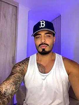 Snapshot of LeandroRusso chatting on 11.05.25 LeandroRusso online show from 11.05.25