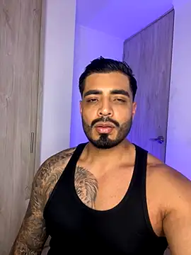 Snapshot of LeandroRusso chatting on 11.08.25 LeandroRusso online show from 11.08.25