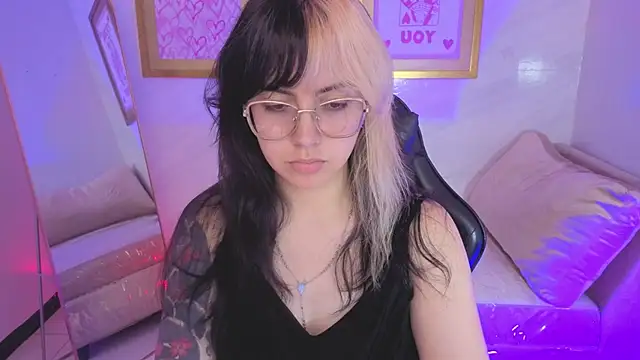 Hela v online show from 02.10.26