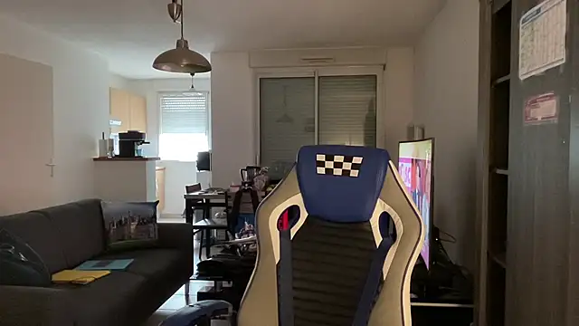 Funnyjul31 online show from 03.18.25