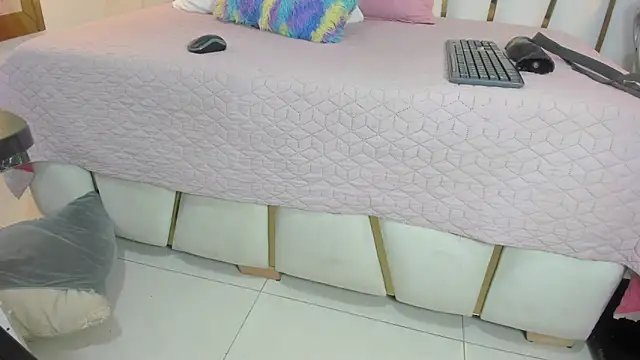 violet gray  online show from 02.08.25