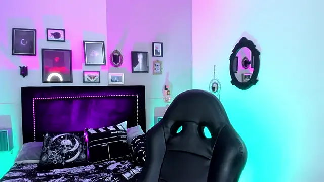 IsisRaichuu  online show from 09.24.25