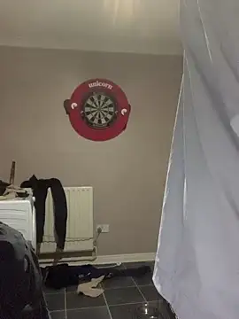 Snapshot of hunkiefend21 chatting on 02.26.25 hunkiefend21 online show from 02.26.25