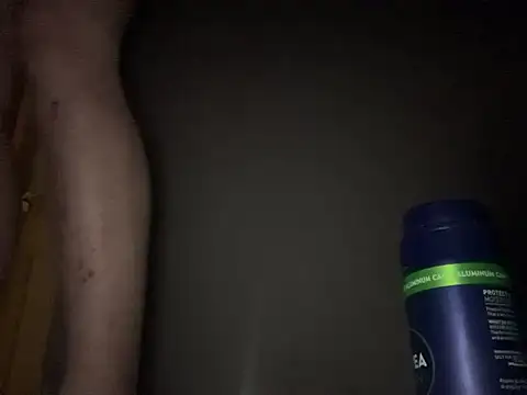 Snapshot of hunkiefend21 chatting on 12.01.25 hunkiefend21 online show from 12.01.25