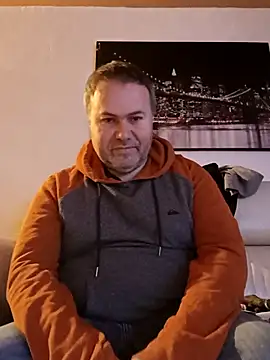 Snapshot of Pourleplasirs chatting on 02.18.25 Pourleplasirs online show from 02.18.25