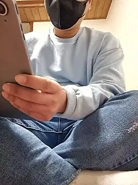 Snapshot of Tyyyggjju chatting on 12.22.25 Tyyyggjju online show from 12.22.25