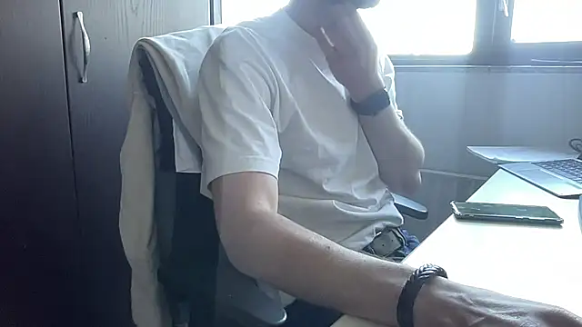 Snapshot of bullyboyy chatting on 03.17.25 bullyboyy online show from 03.17.25