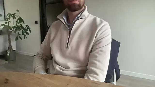 Snapshot of bullyboyy chatting on 10.15.25 bullyboyy online show from 10.15.25