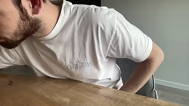 Snapshot of bullyboyy chatting on 10.19.25 bullyboyy online show from 10.19.25