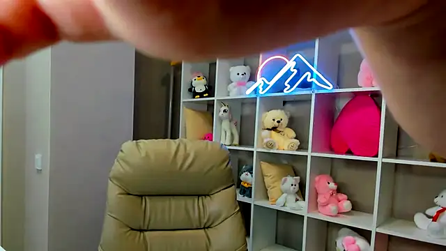 Alisa Suun online show from 03.06.25