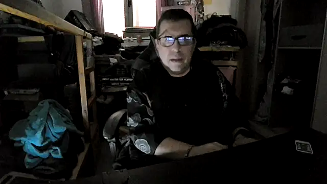 Snapshot of Usame_como_quieras chatting on 12.19.25 Usame como quieras online show from 12.19.25