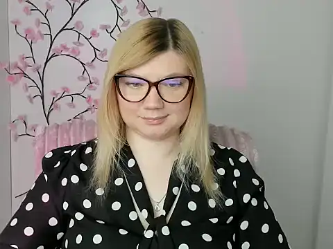 Snapshot of Lola_moree chatting on 04.21.26 Lola moree online show from 04.21.26