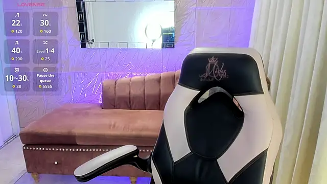 Snapshot of miss_isabella_m chatting on 04.10.26 miss isabella m online show from 04.10.26