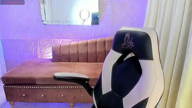 Snapshot of miss_isabella_m chatting on 04.15.26 miss isabella m online show from 04.15.26