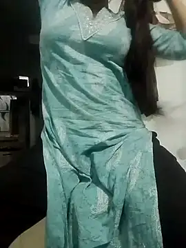 Snapshot of saaniya chatting on 03.11.25 saaniya online show from 03.11.25