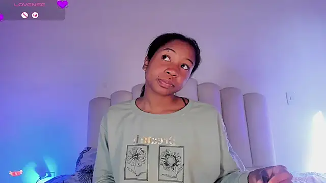 Zaira Rose  online show from 09.23.25