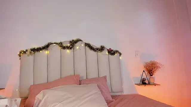 Zaira Rose  online show from 12.20.25