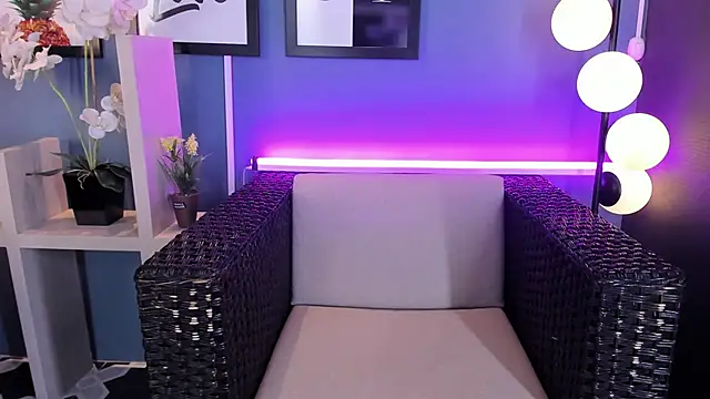 Snapshot of CandyLuxury__ chatting on 02.10.25 CandyLuxury online show from 02.10.25