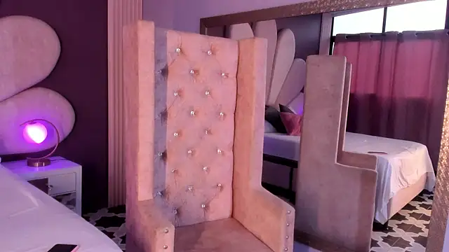 Snapshot of CandyLuxury__ chatting on 02.18.25 CandyLuxury online show from 02.18.25