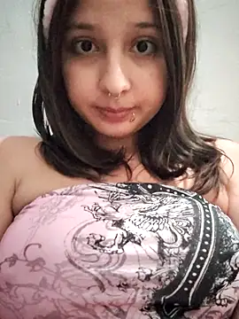 Snapshot of Maiden-Hot chatting on 06.25.26 Maiden-Hot online show from 06.25.26