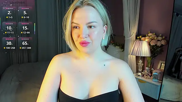 Nikki Kai online show from 11.28.25