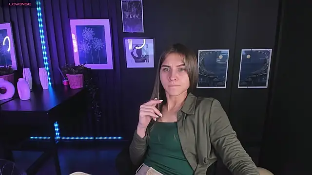 CharmBianca online show from 02.21.25