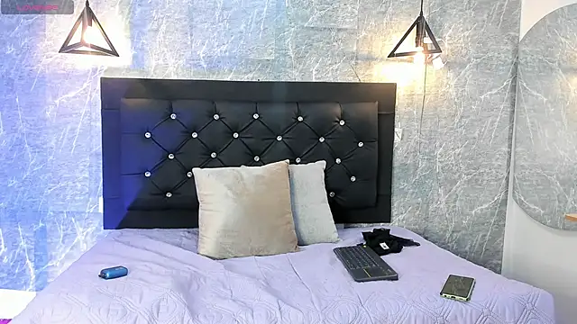 Snapshot of emberhodson chatting on 09.18.25 emberhodson online show from 09.18.25