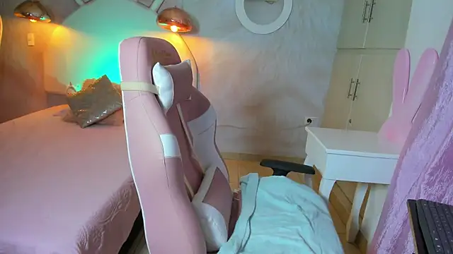 NAUGHTY ALANA  online show from 02.13.25