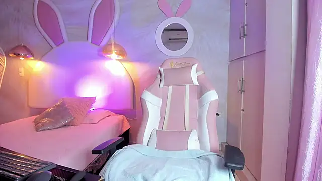 NAUGHTY ALANA  online show from 02.17.25