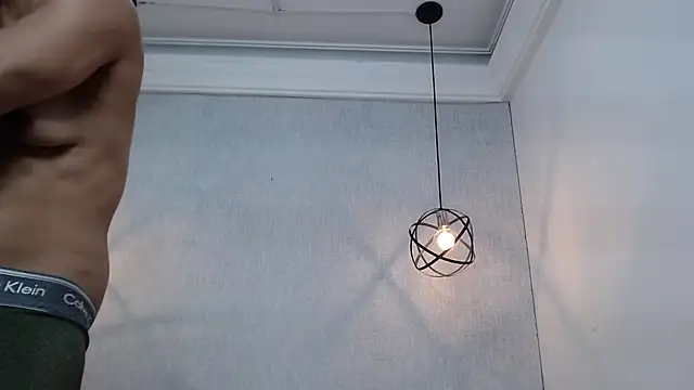 Liiamthompson online show from 03.17.25