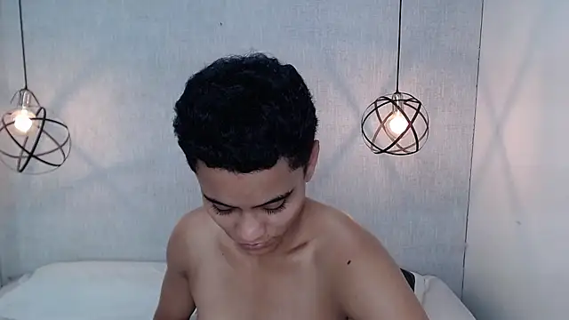 Liiamthompson online show from 03.18.25