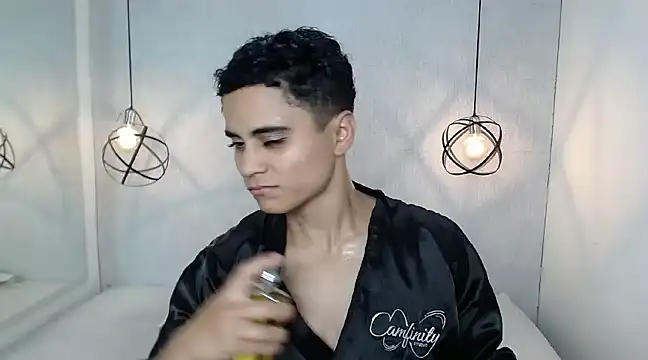 Liiamthompson online show from 03.19.25