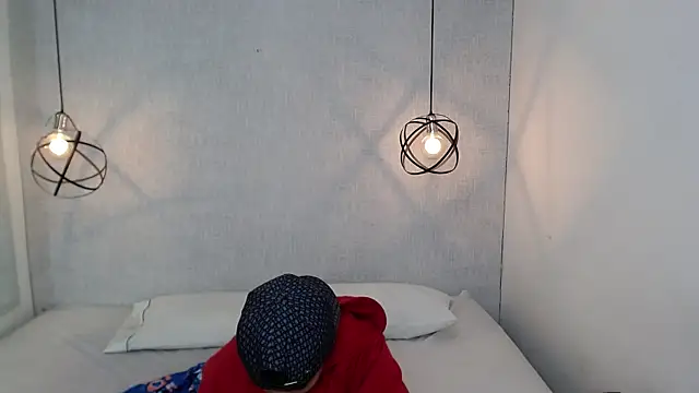 Liiamthompson online show from 03.19.25