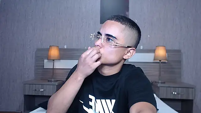 Liiamthompson online show from 09.12.25