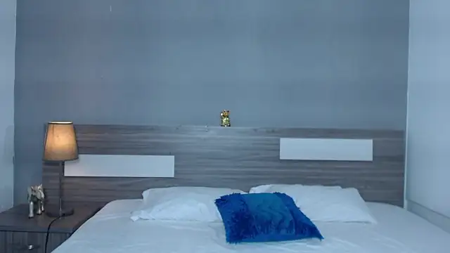 Liiamthompson online show from 10.15.25