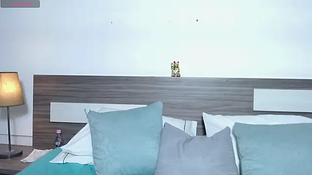 Liiamthompson online show from 02.10.26