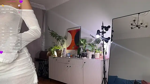 WhiteAnni online show from 10.11.25