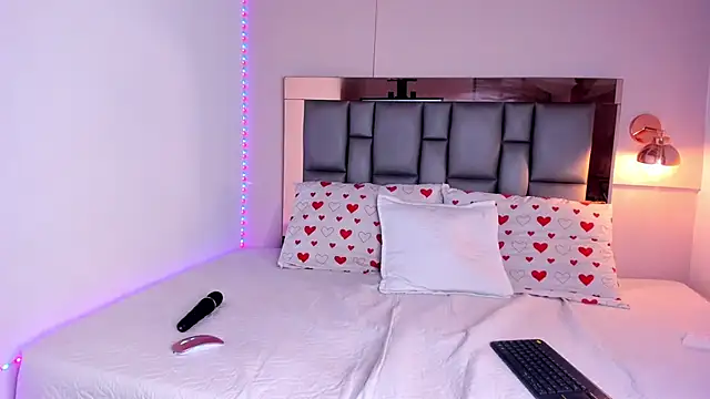 SofiArias online show from 09.25.25