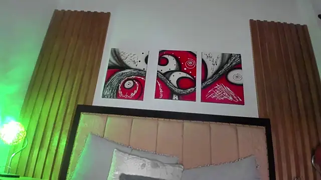 Snapshot of Elinnabella chatting on 02.04.25 Elinnabella online show from 02.04.25