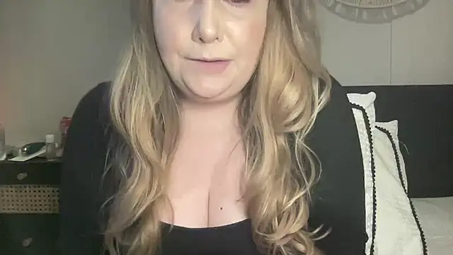 BustyHayleyUk online show from 02.05.25