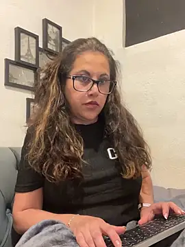 MirandaLatinaLovely online show from 12.23.25