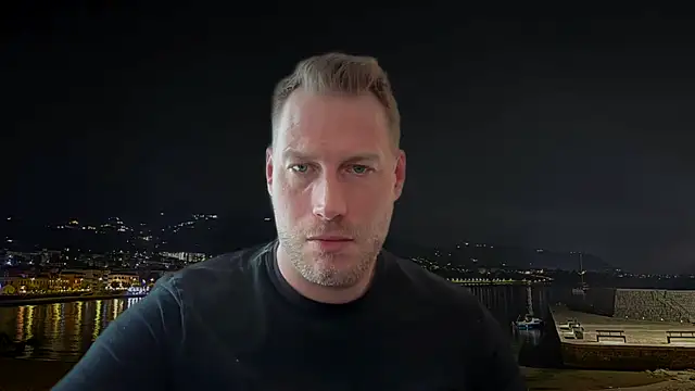 Snapshot of Christian87xxx chatting on 02.12.25 Christian87xxx online show from 02.12.25