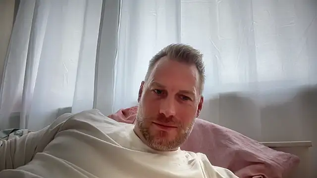 Snapshot of Christian87xxx chatting on 10.01.25 Christian87xxx online show from 10.01.25