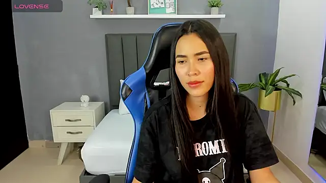 alessia leroy online show from 02.18.25